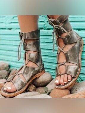 FREEBIRD by STEVEN Ceasar Grey Gladiator Distressed Leather Lace up Sandals Sz 5